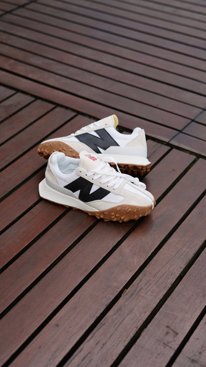 New balance blanca negra