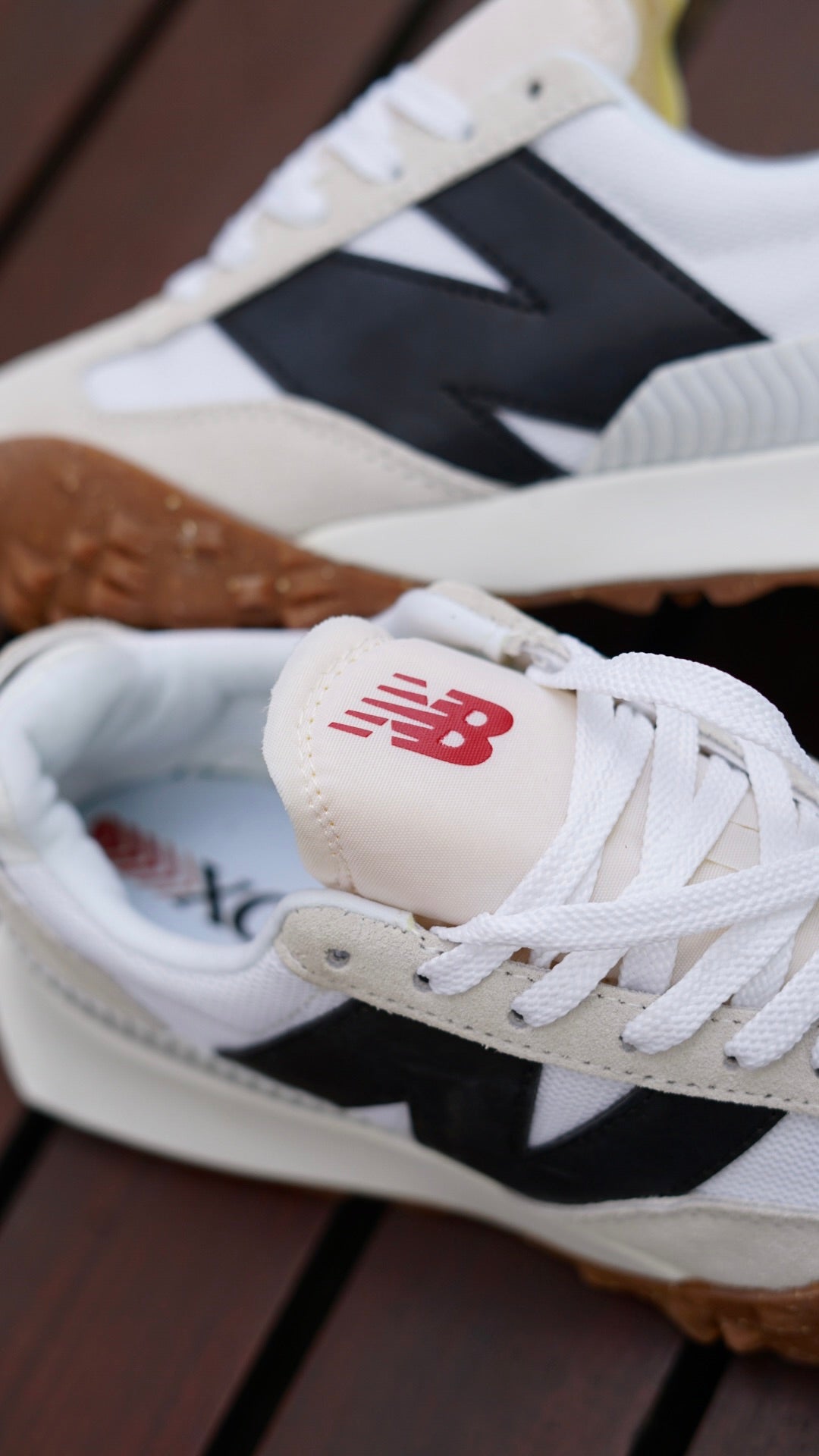 New balance blanca negra