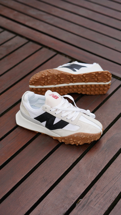 New balance blanca negra