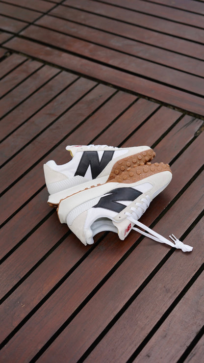 New balance blanca negra
