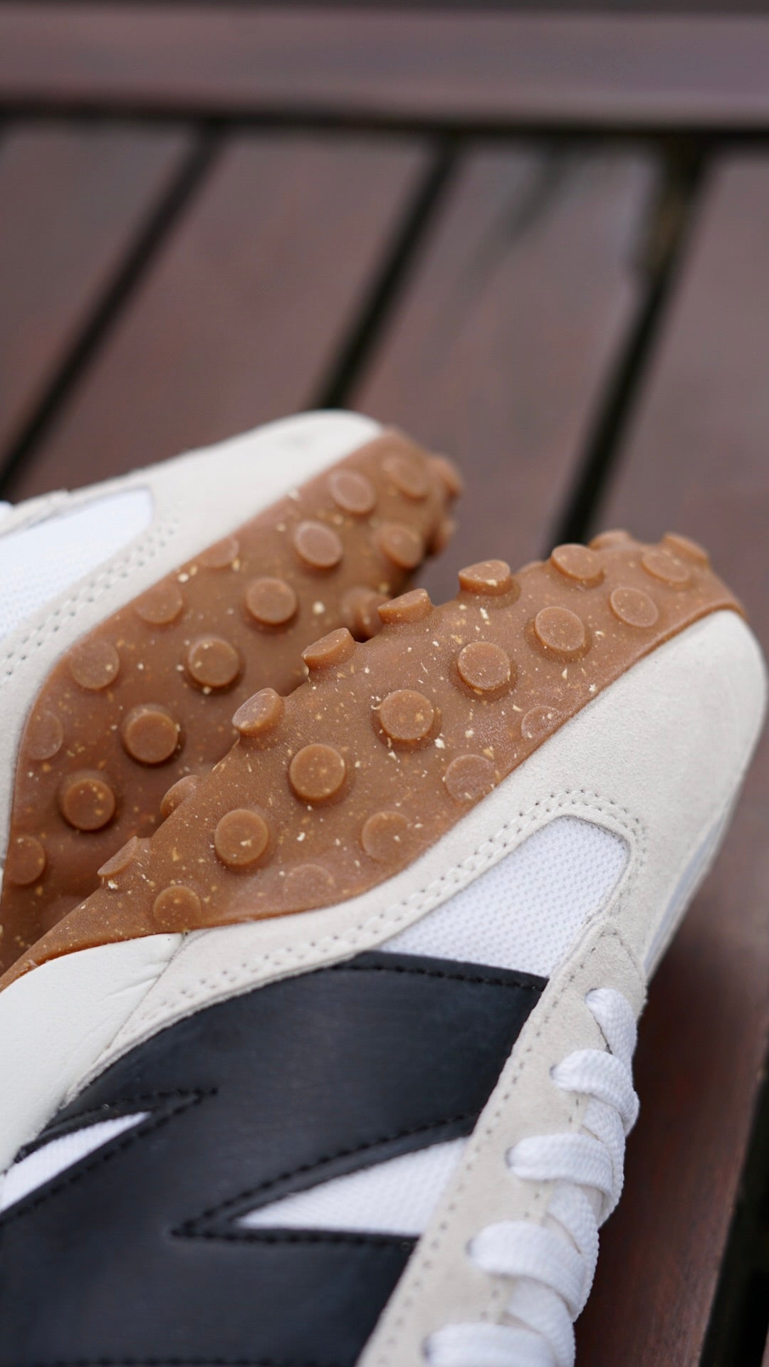 New balance blanca negra