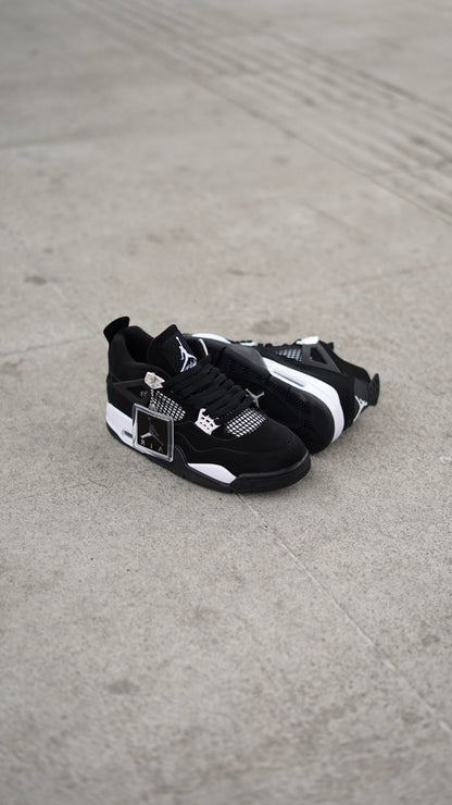 Air Jordan Retro 4 Negra Blanca