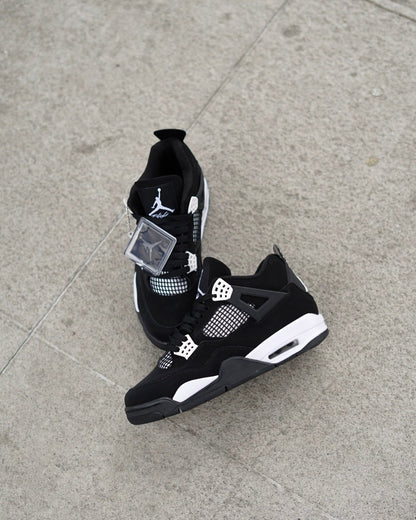 Air Jordan Retro 4 Negra Blanca
