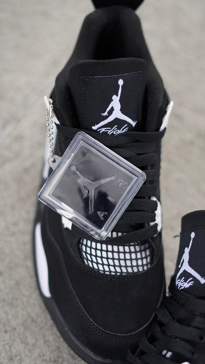 Air Jordan Retro 4 Negra Blanca