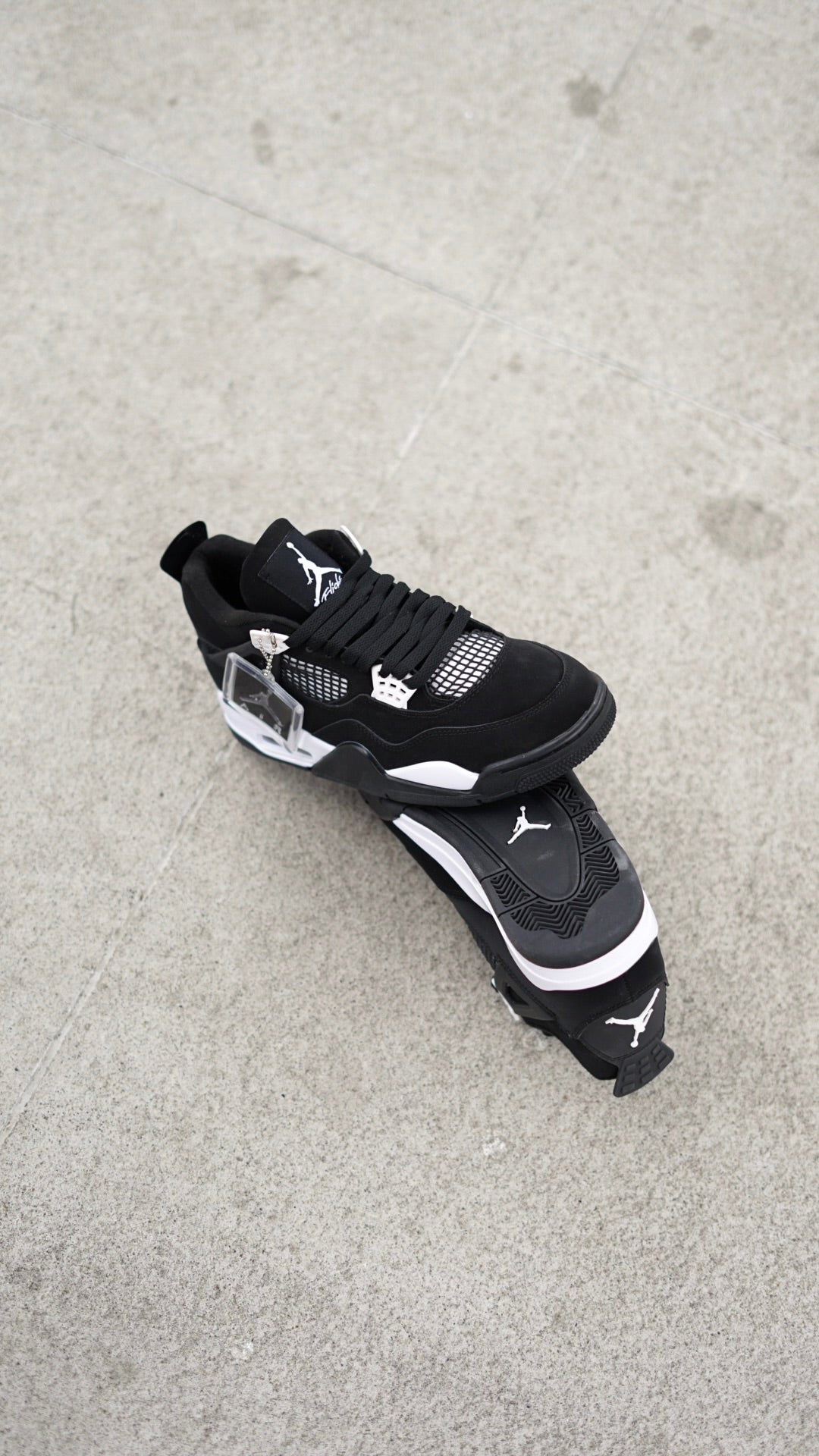 Air Jordan Retro 4 Negra Blanca