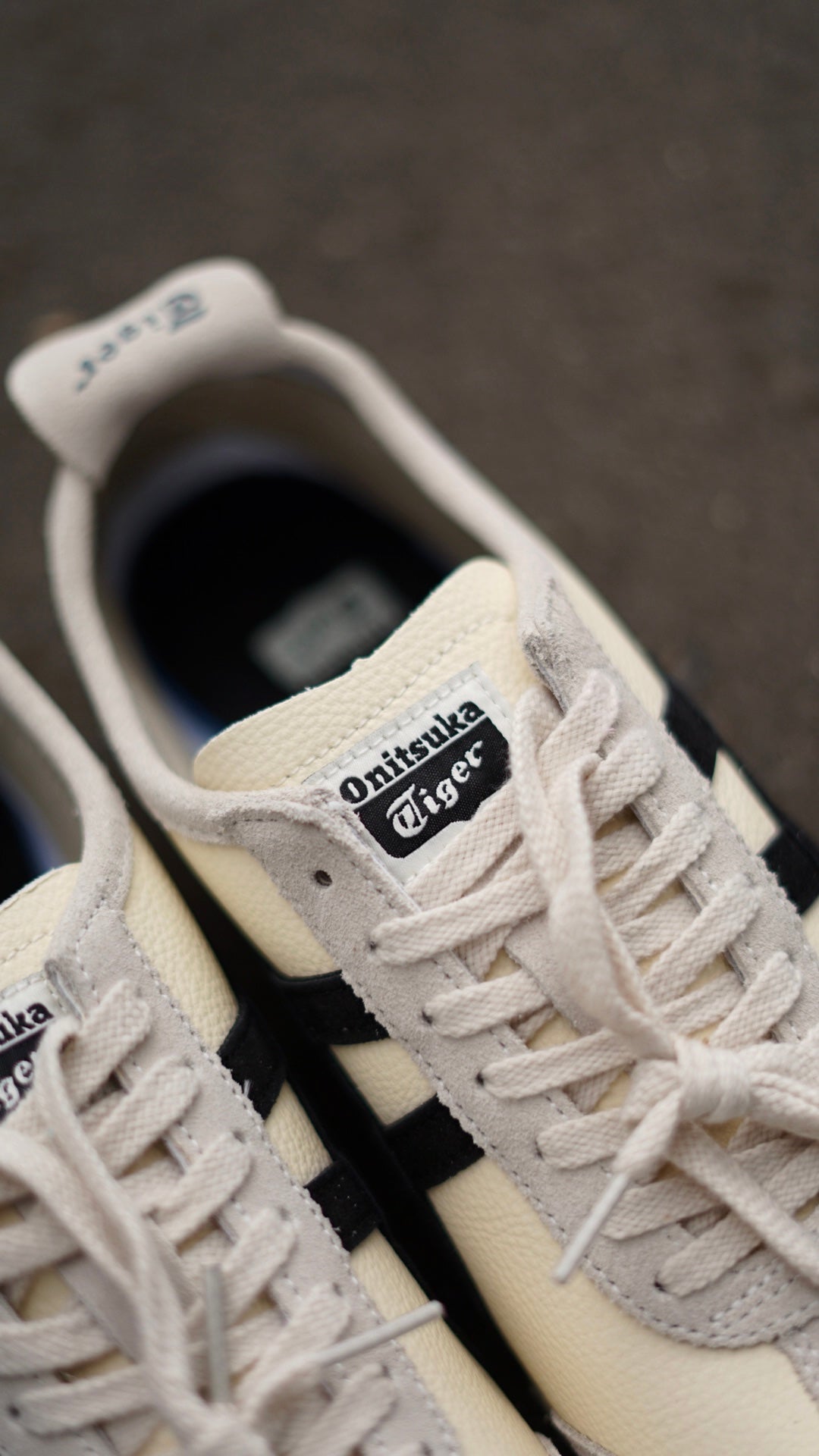 Asicis tiger beige