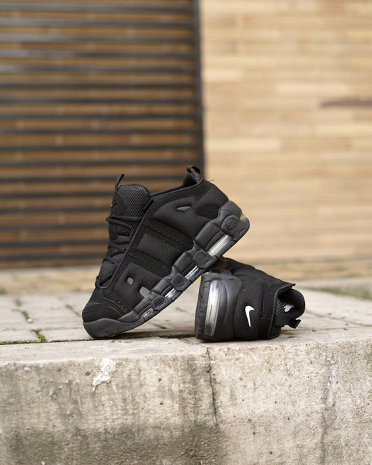Nike uptempo negra