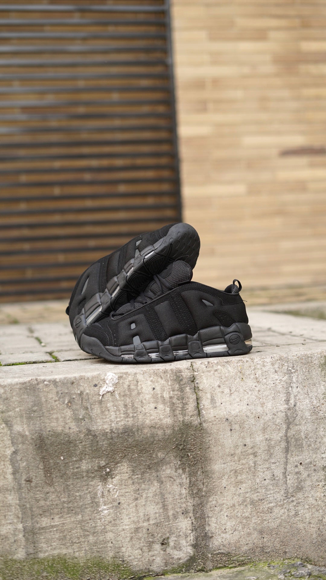 Nike uptempo negra