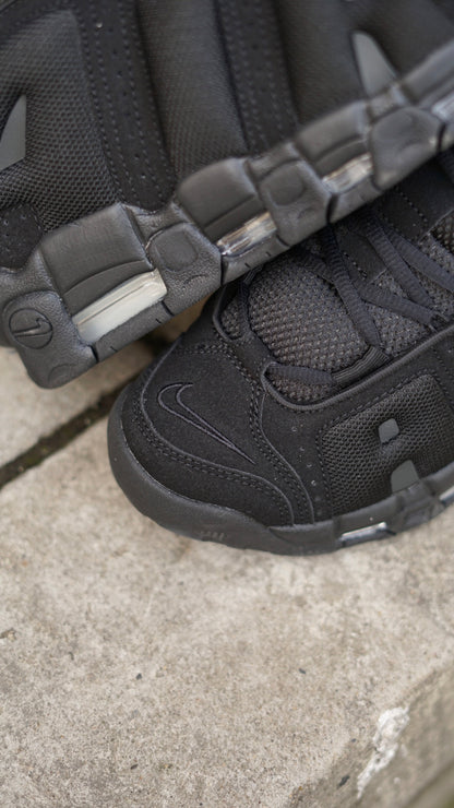 Nike uptempo negra