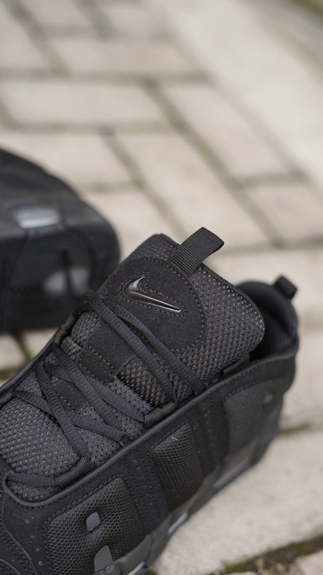 Nike uptempo negra