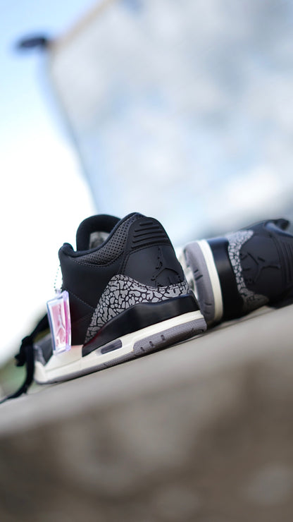 Air Jordan Retro 3 negra