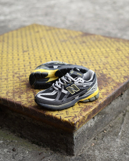 New balance 1906 gris amarilla