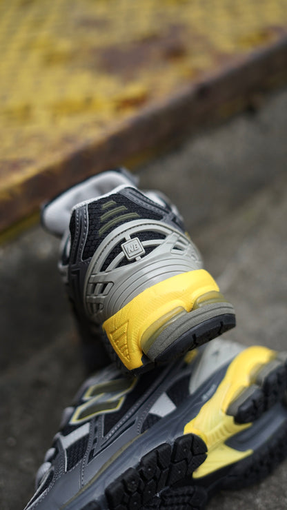 New balance 1906 gris amarilla