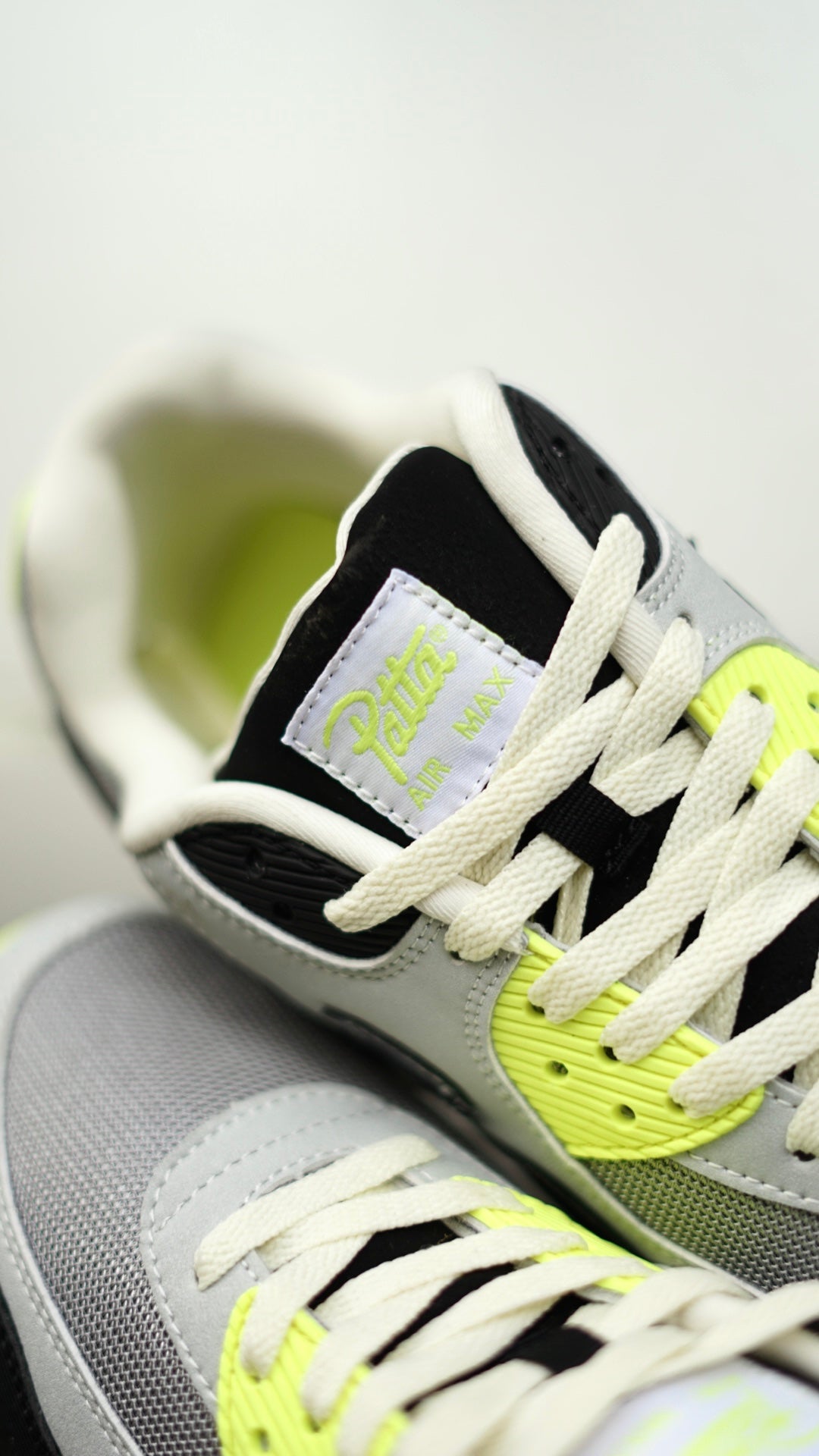 Nike Air Max pata gris verde