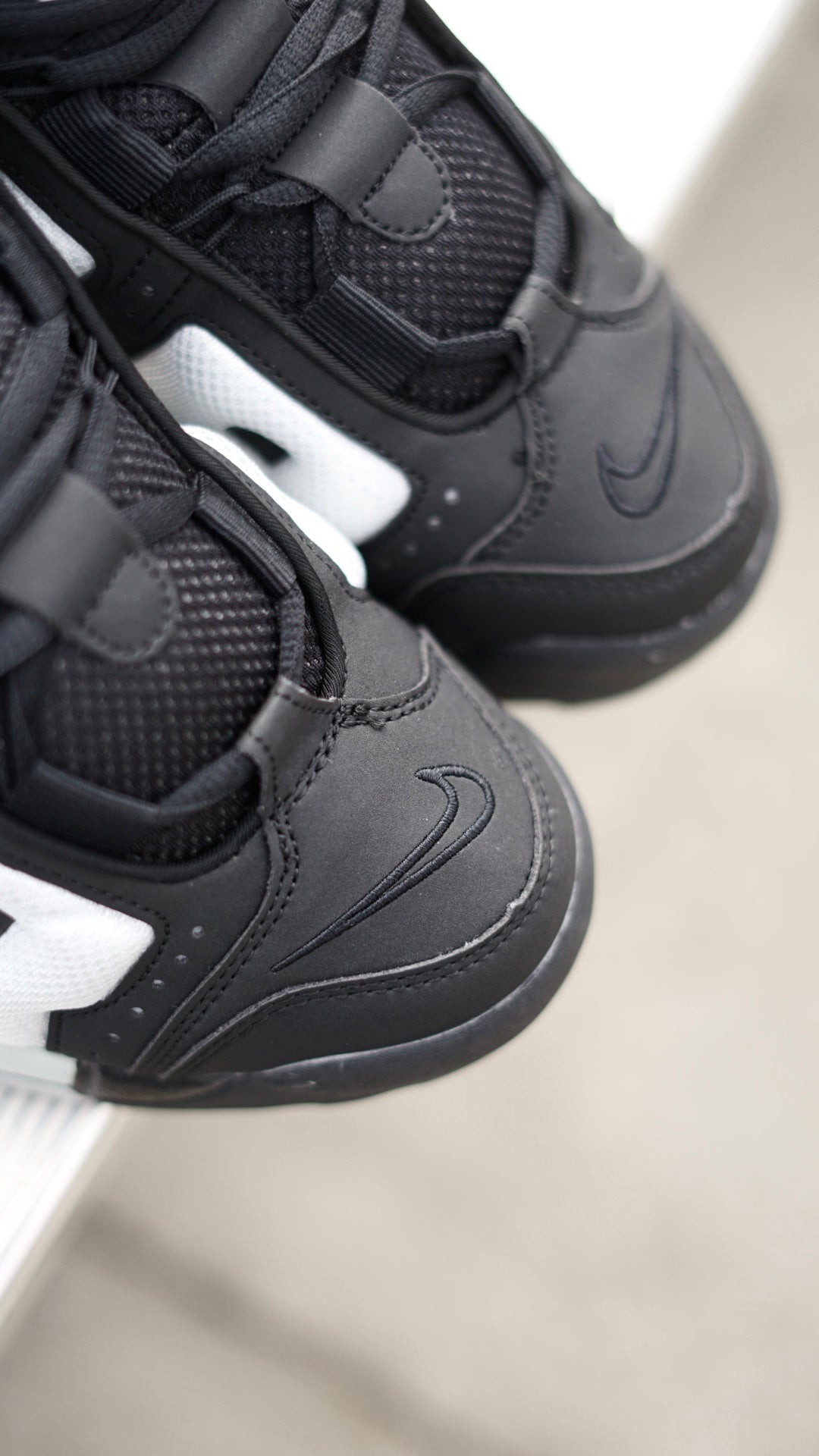 Nike uptempo blanco negro