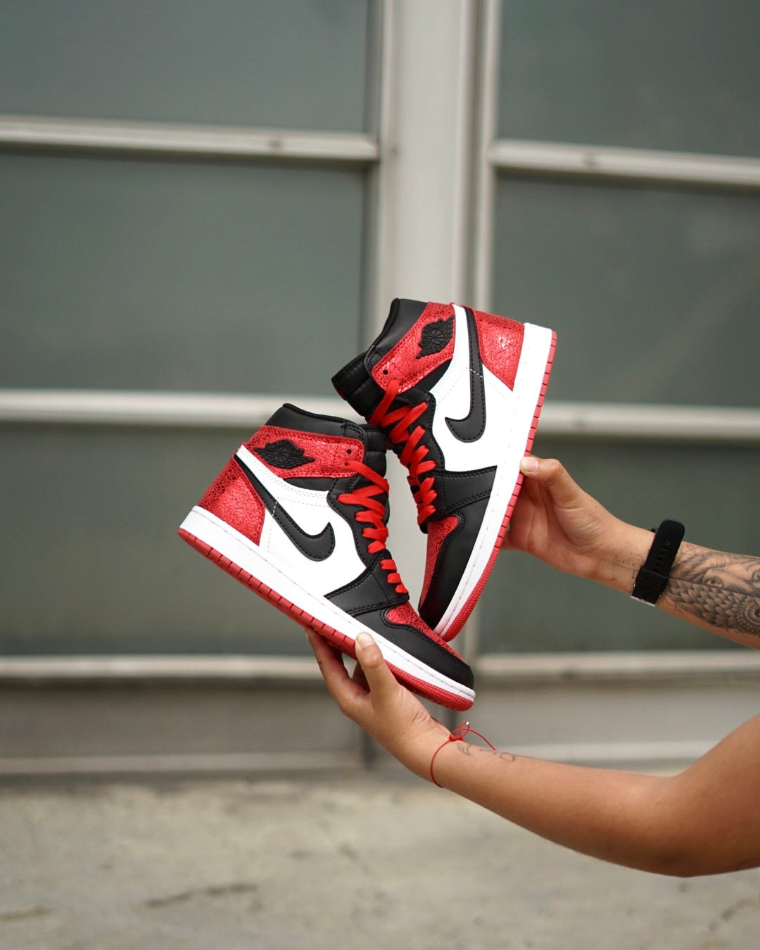 Jordan R1 high Og  roja con negro