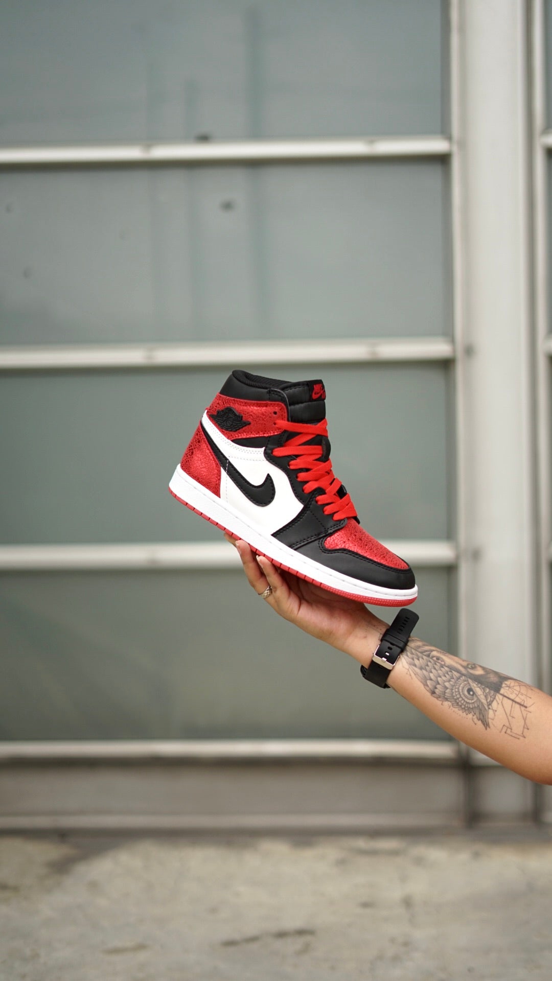 Jordan R1 high Og  roja con negro