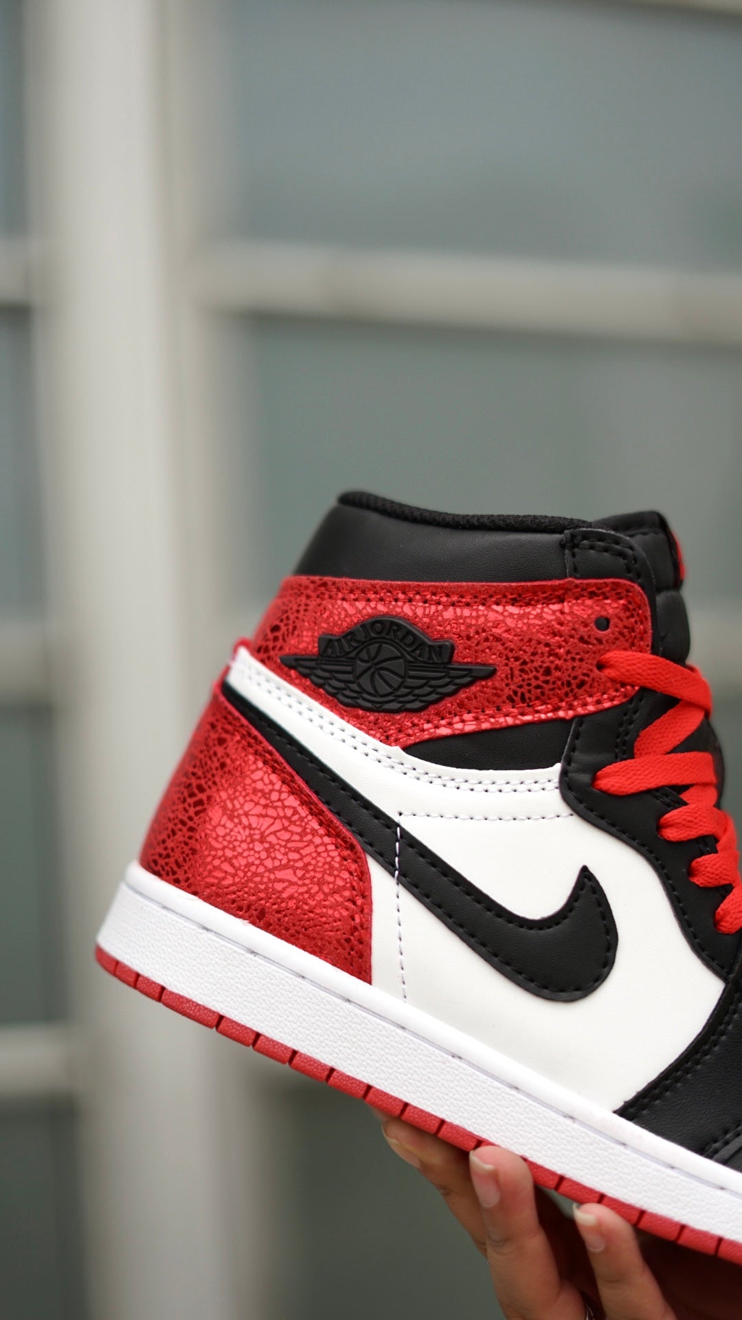 Jordan R1 high Og  roja con negro