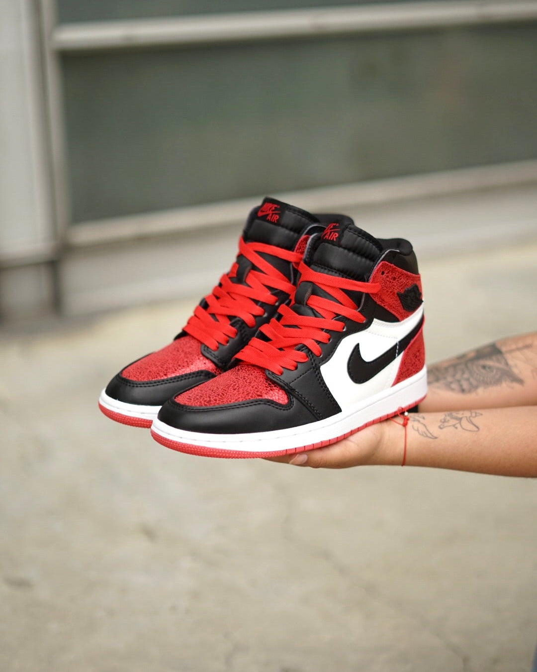 Jordan R1 high Og  roja con negro