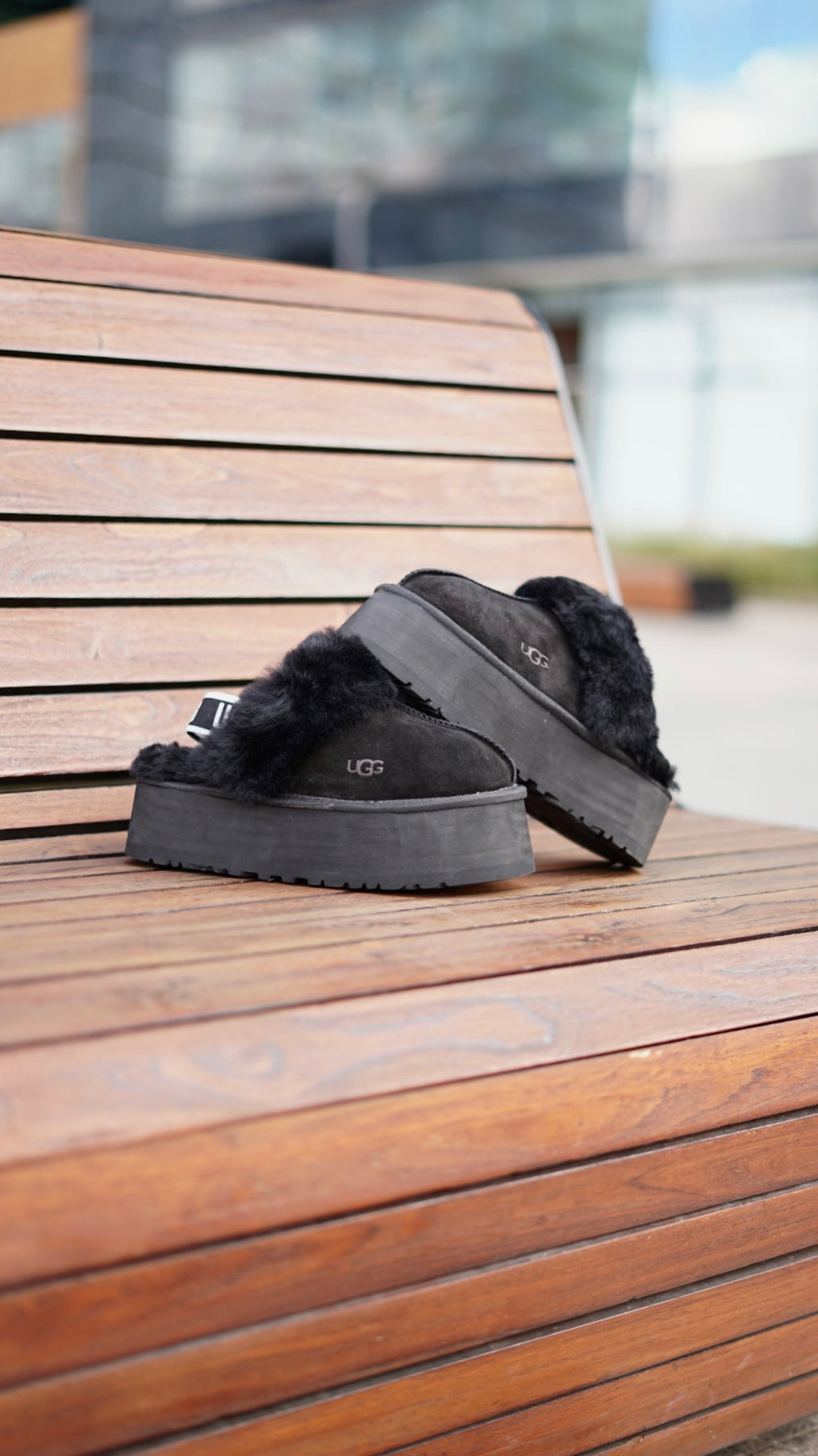 Ugg negra