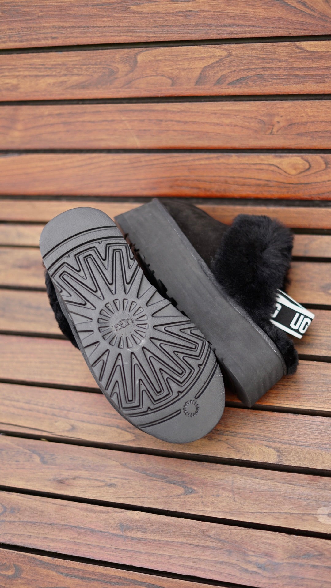 Ugg negra