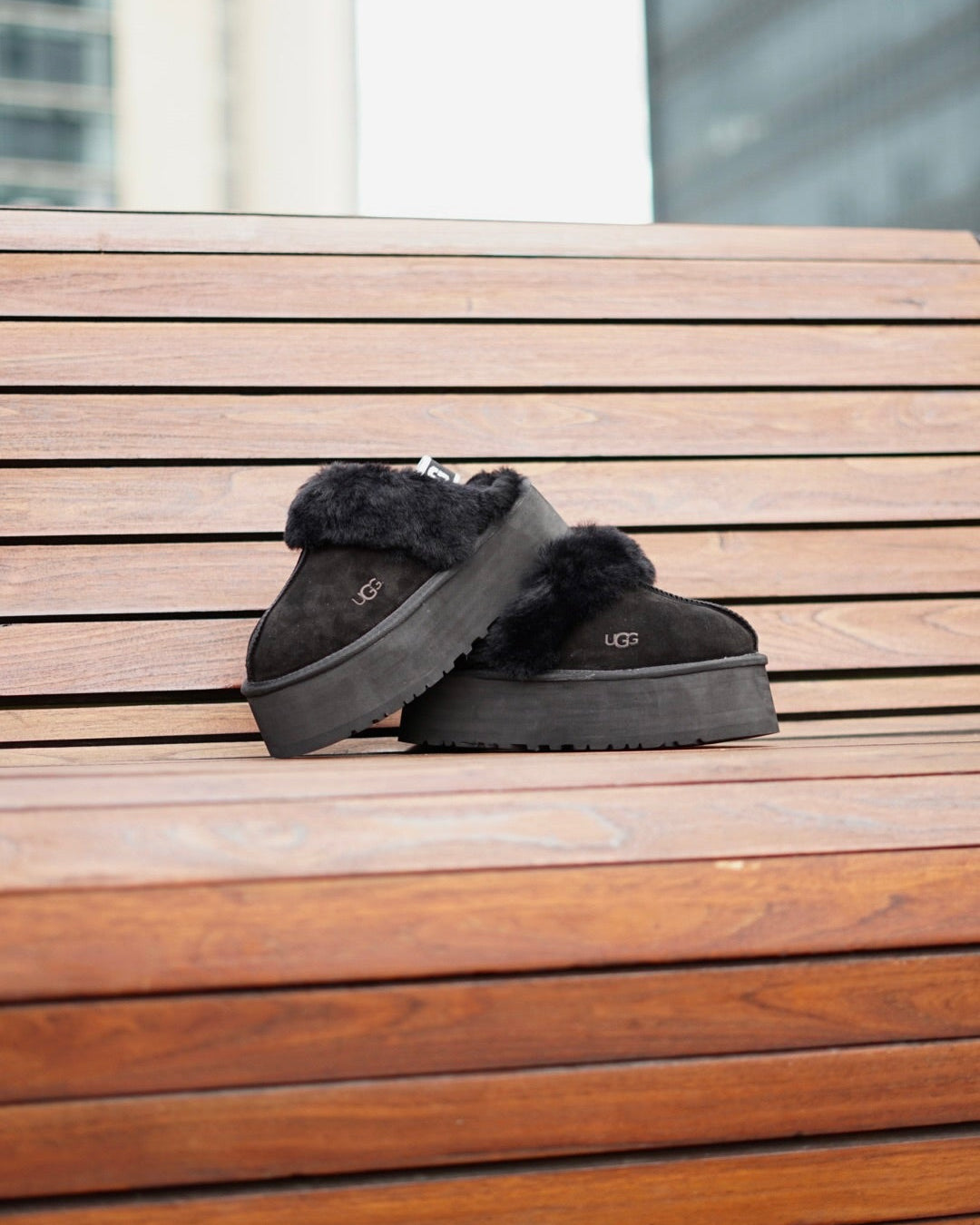 Ugg negra