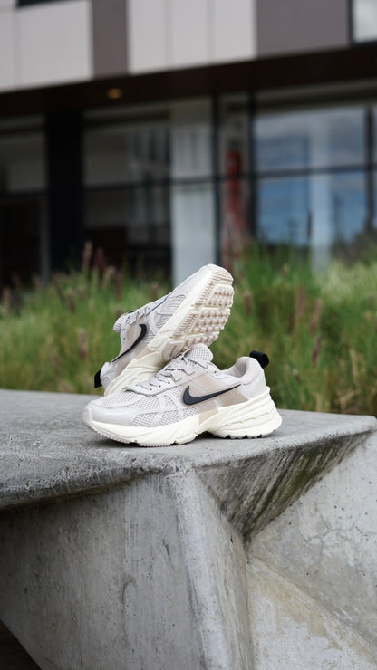 Nike V2k beige