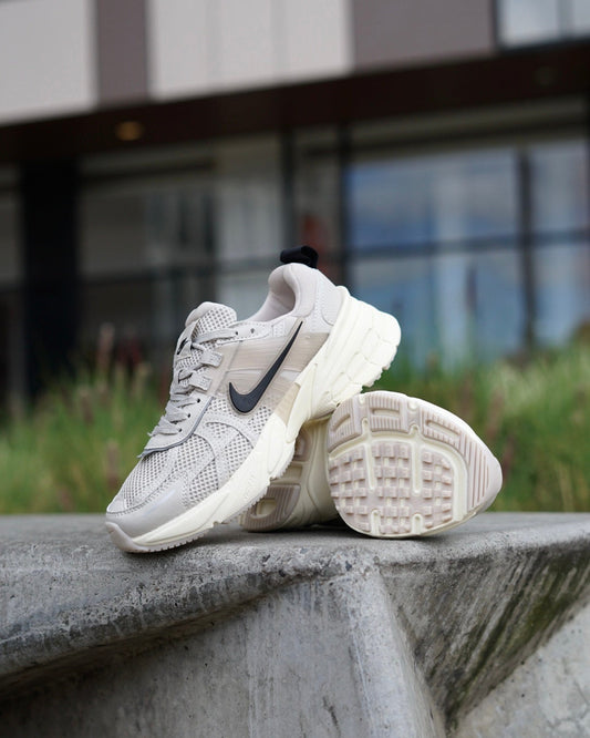 Nike V2k beige