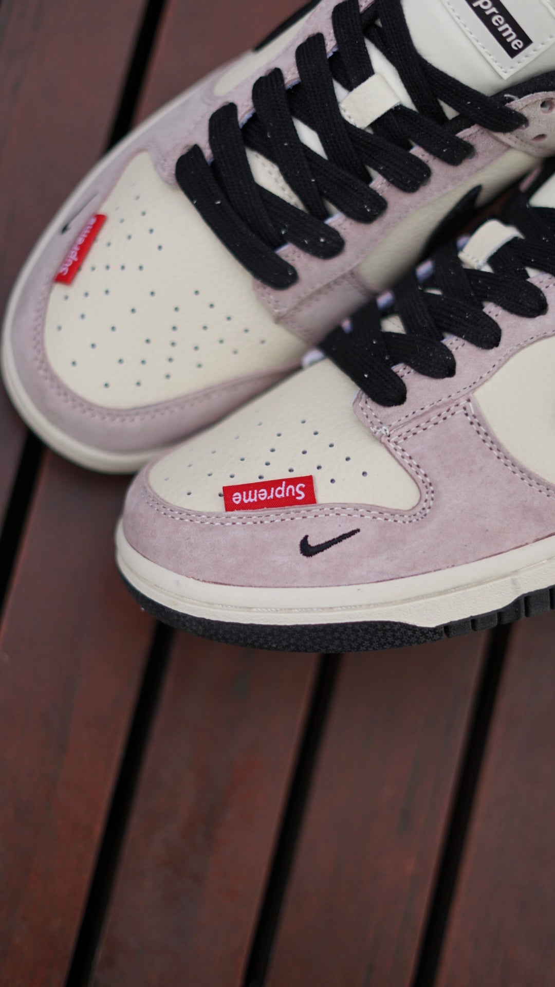 Nike dunk low supreme