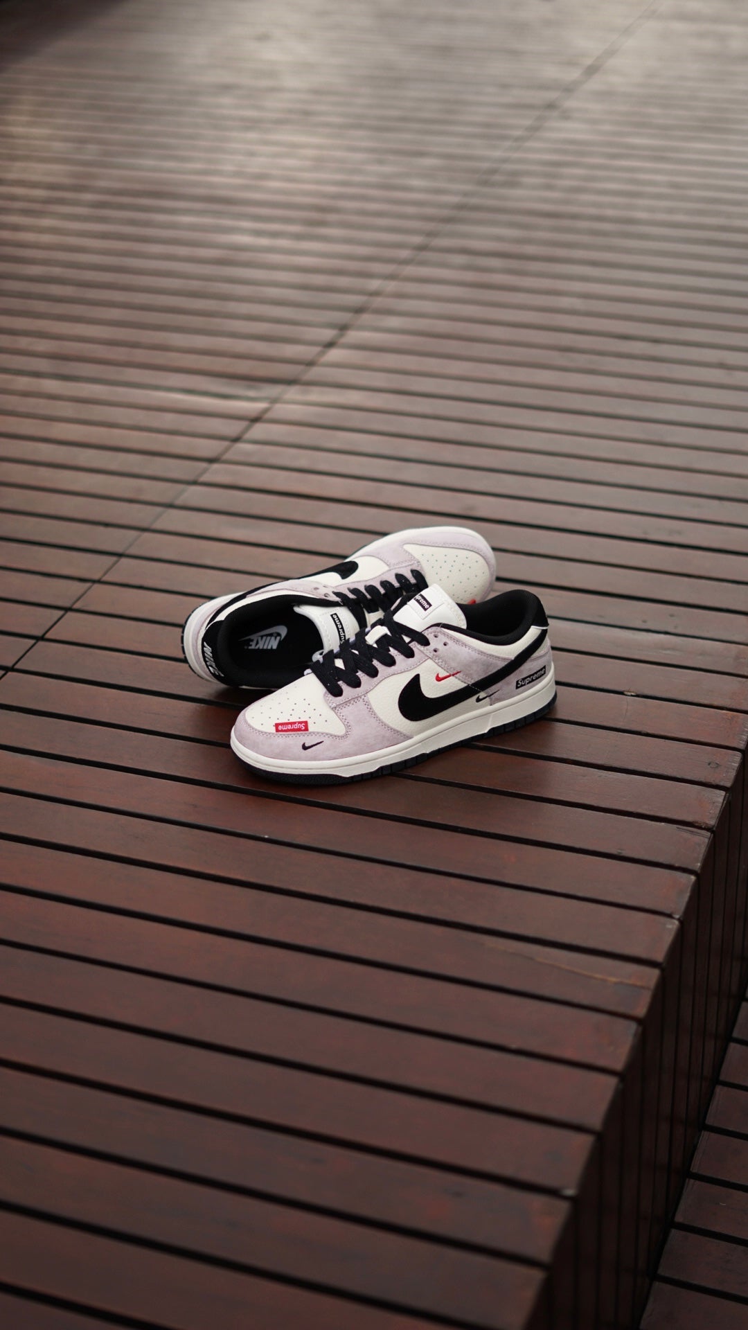 Nike dunk low supreme
