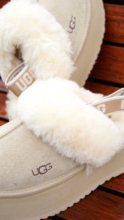 UGG Goldenstar clog beige