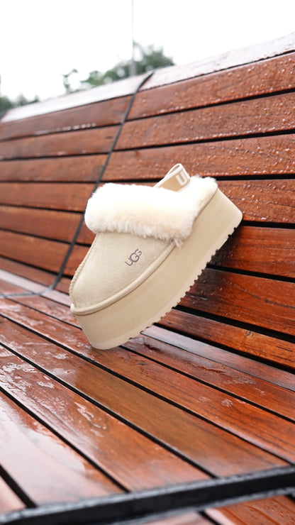 UGG Goldenstar clog beige