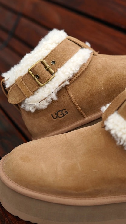 UGG bota cafe