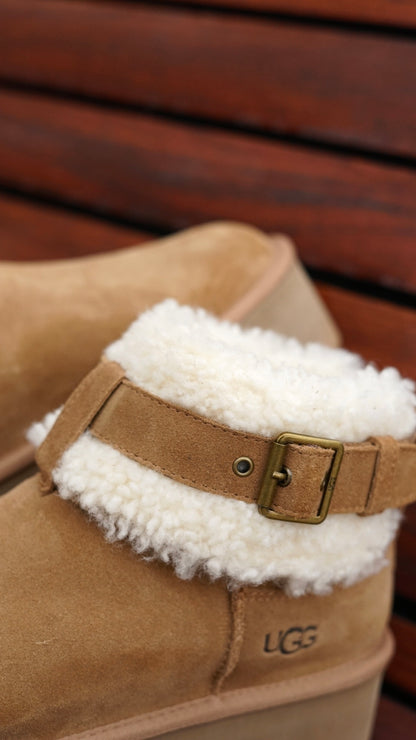 UGG bota cafe