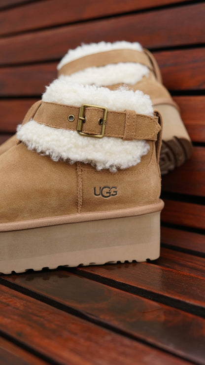 UGG bota cafe