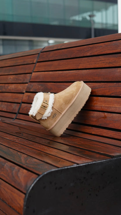 UGG bota cafe