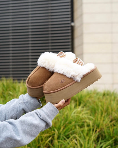 UGG goldenstar clog cafe