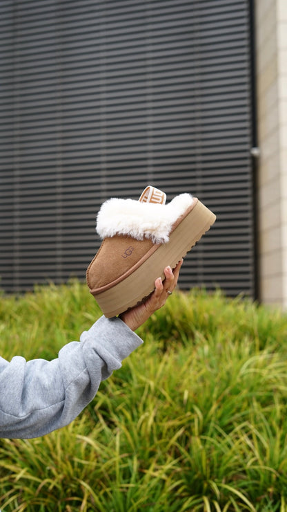 UGG goldenstar clog cafe