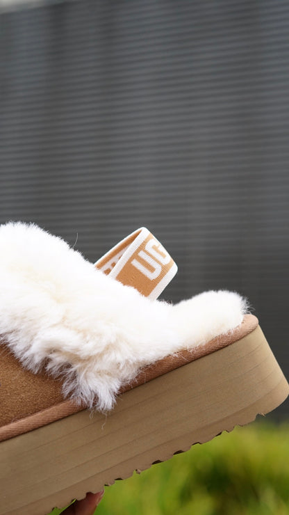 UGG goldenstar clog cafe