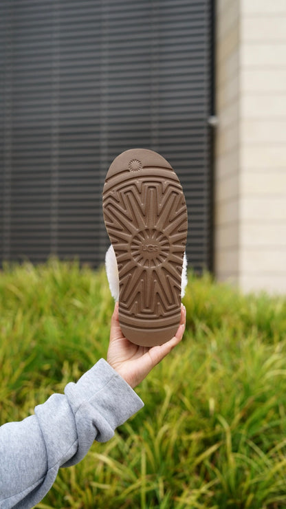 UGG goldenstar clog cafe