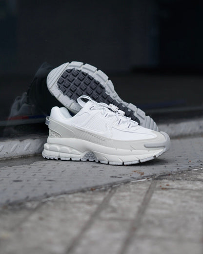 Zoom Vomero Roam Blanco-Gris