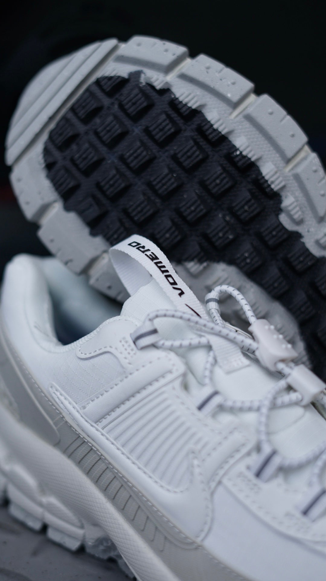 Zoom Vomero Roam Blanco-Gris