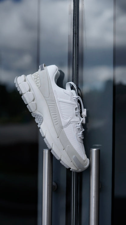 Zoom Vomero Roam Blanco-Gris