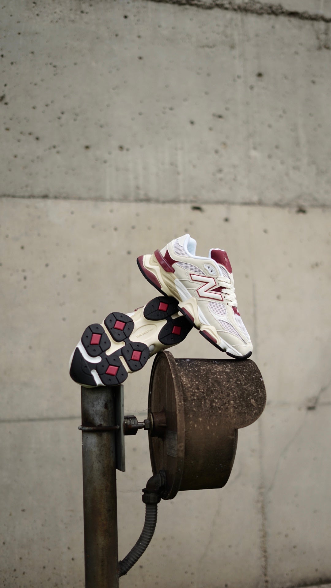 New Balance 9060 Vinotinto