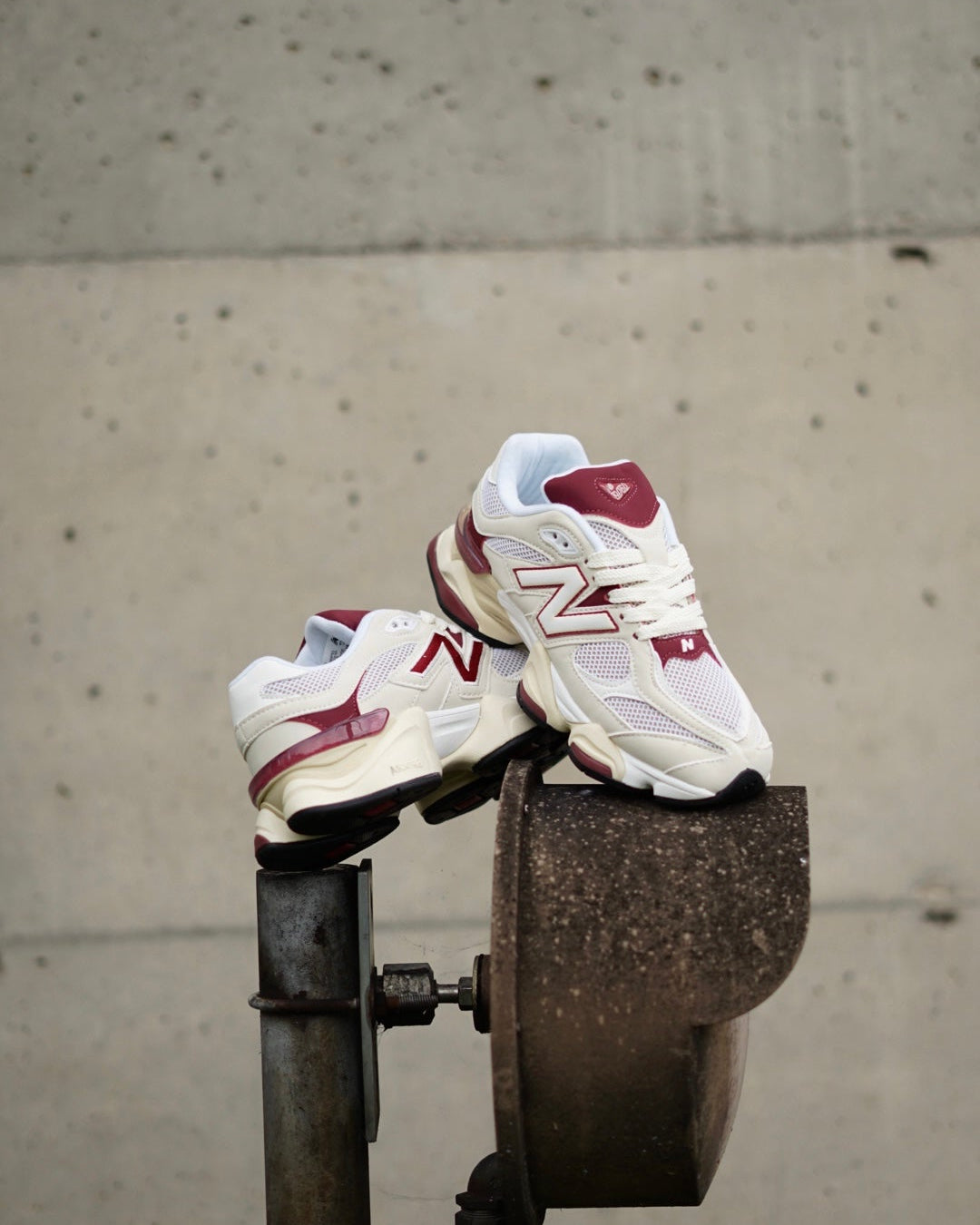 New Balance 9060 Vinotinto