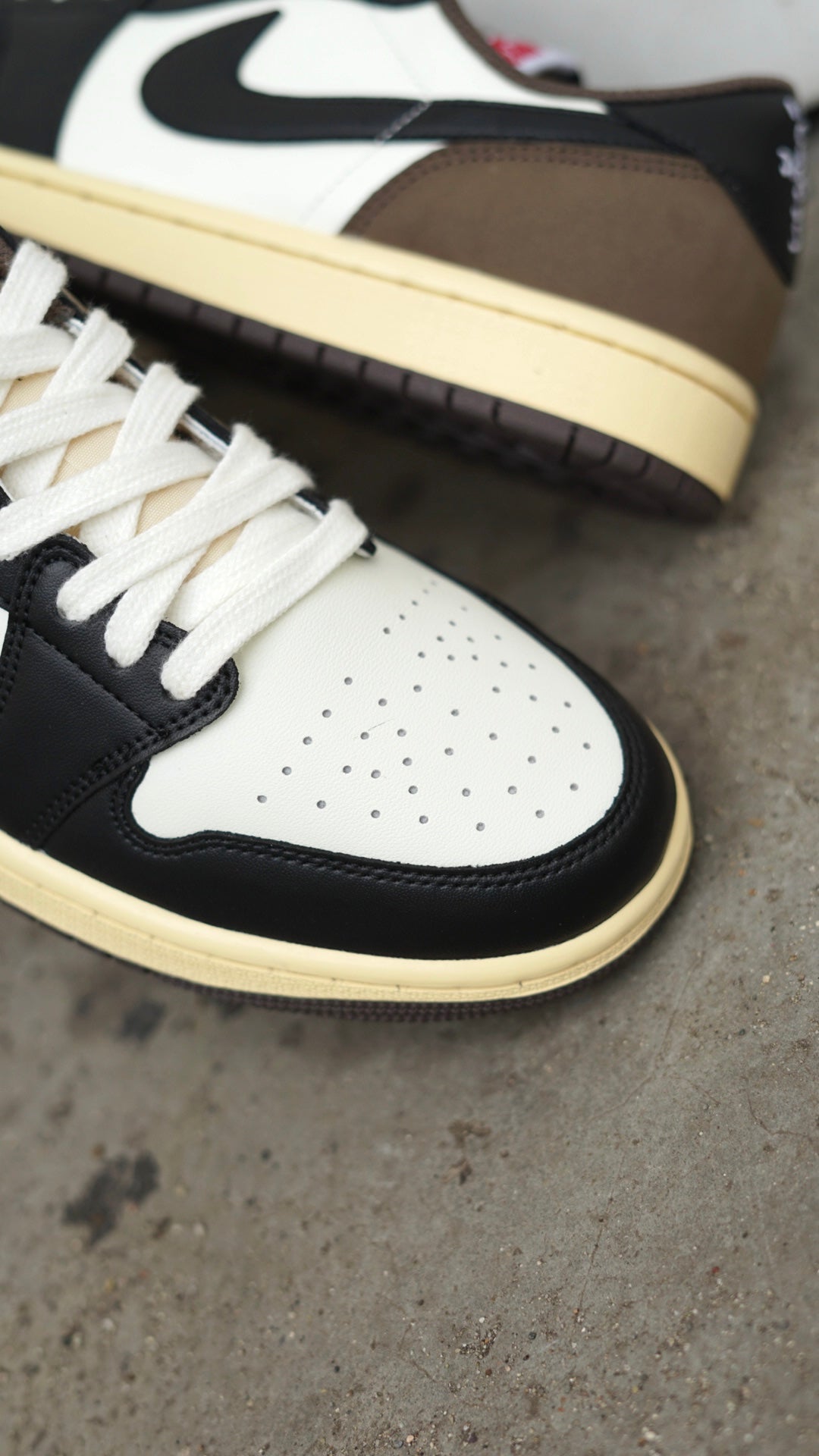 Jordan low travis cafe-blanco