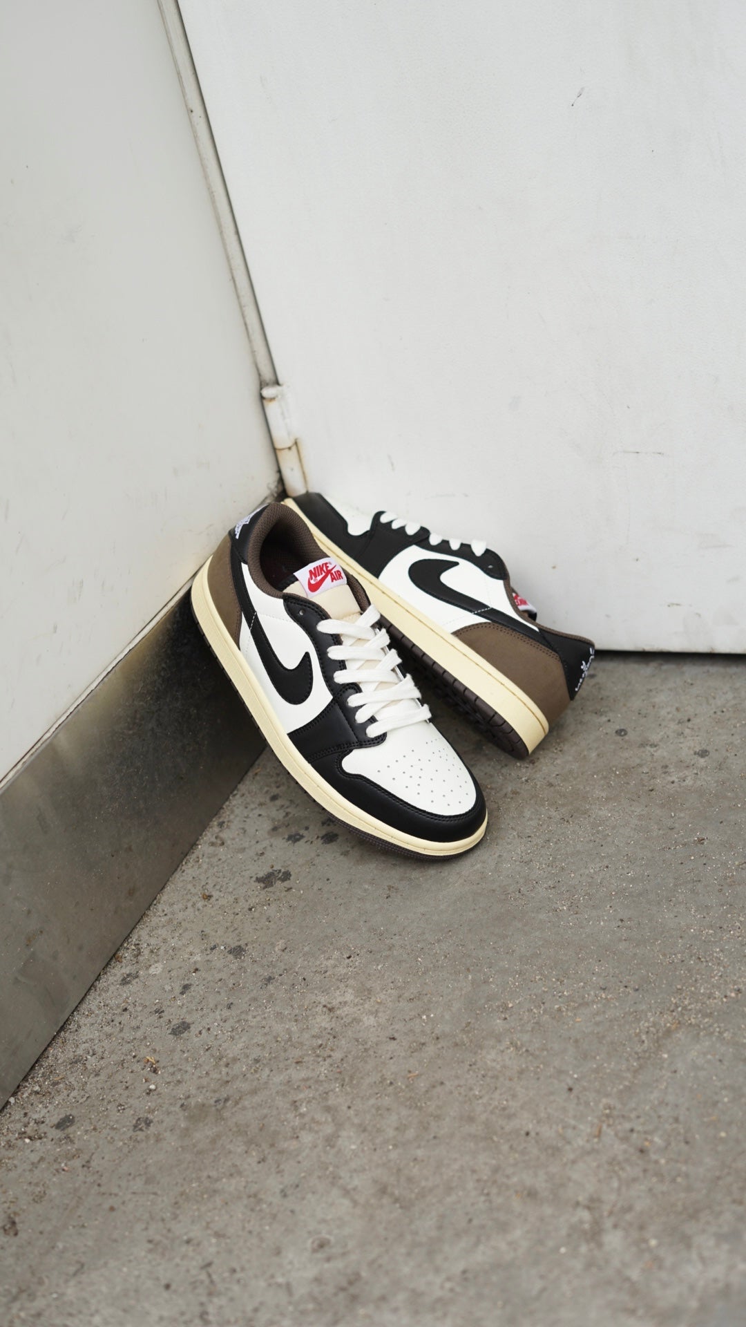Jordan low travis cafe-blanco