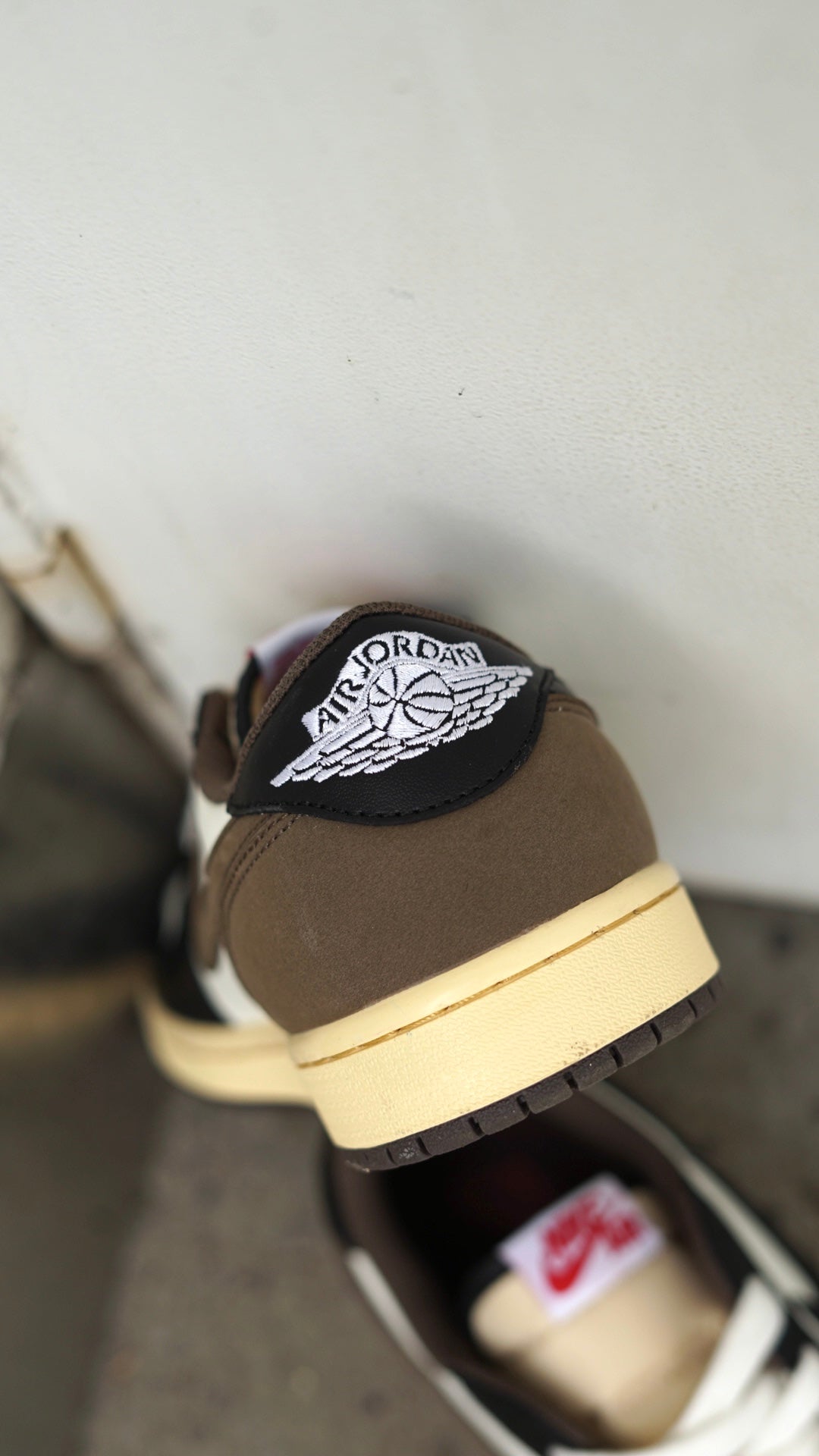 Jordan low travis cafe-blanco