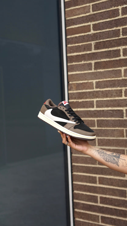 Jordan low travis cafe con negro