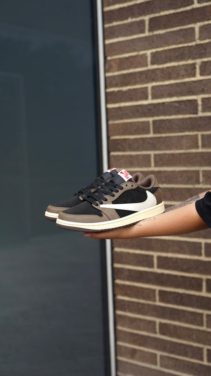 Jordan low travis cafe con negro